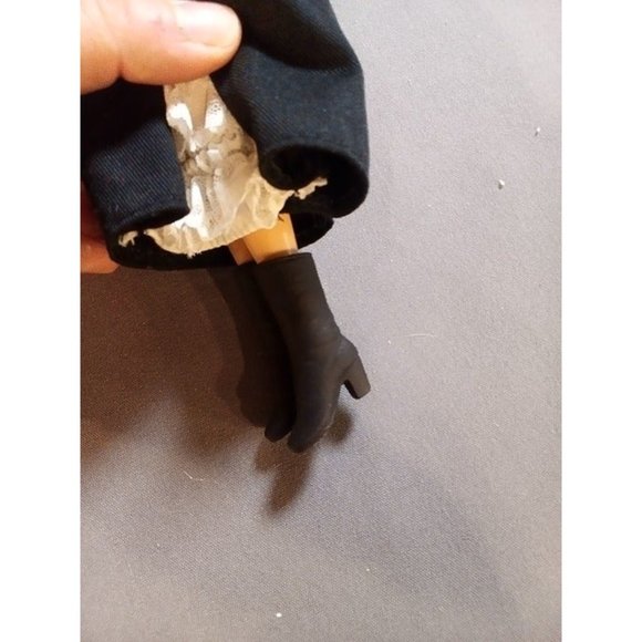 Chilean Collector Barbie Doll‎ 1998 with Stand -No Box - Picture 3 of 8